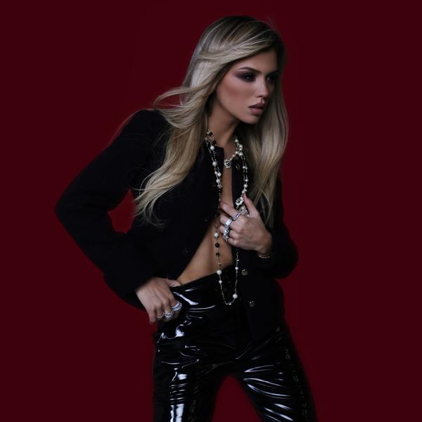 Альбом МАСТЕР САТИРЫ исполнителя Люся Чеботина